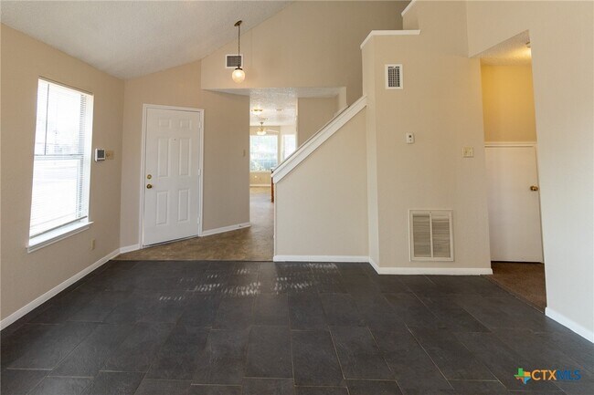 Foto del edificio - 2701 Woodlands Dr