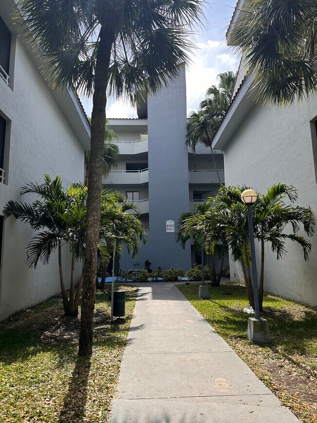 Foto del edificio - 8305 SW 152nd Ave
