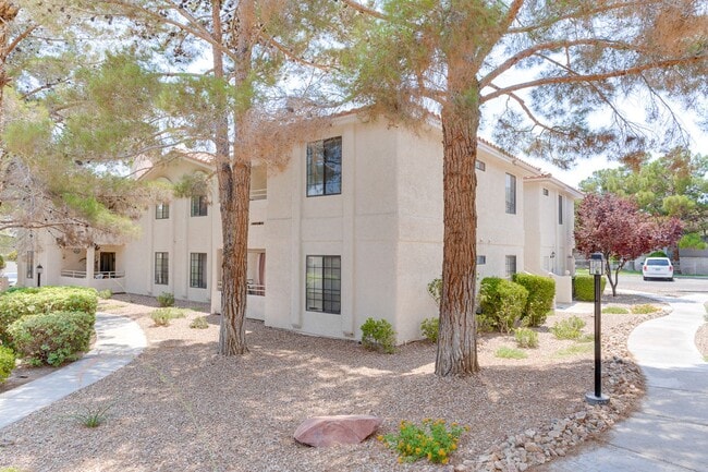 Foto del edificio - Remodeled 3-Bedroom Condo with Fireplace 8...