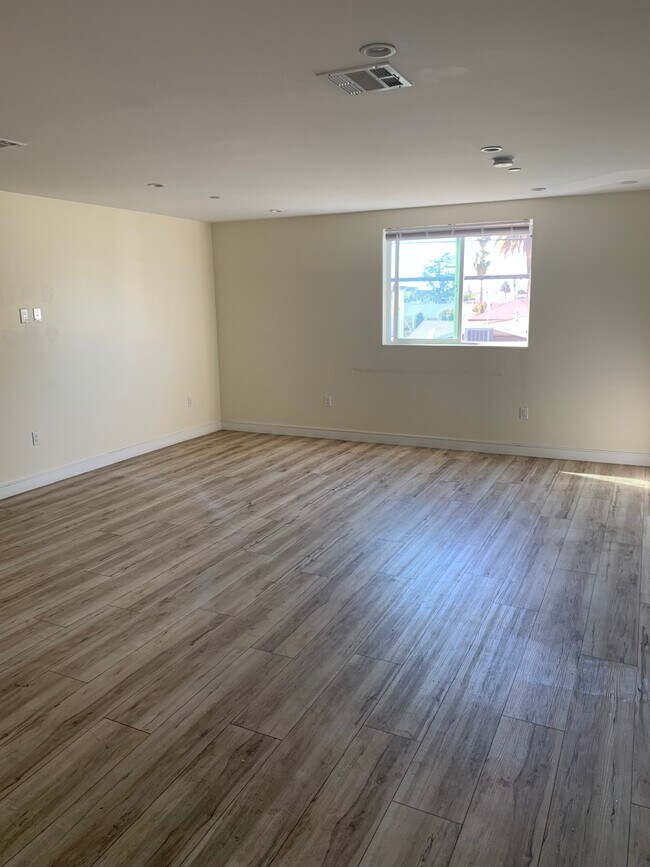 Building Photo - 629 N Normandie Ave
