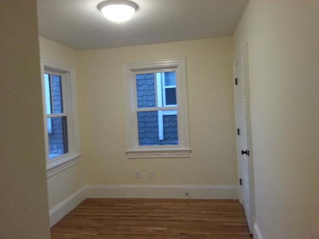Foto del edificio - VERY NICE ALLSTON LISTING!!!