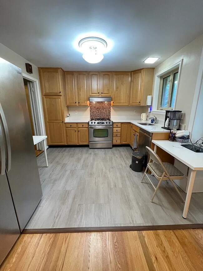 Building Photo - 4432 Stark Pl