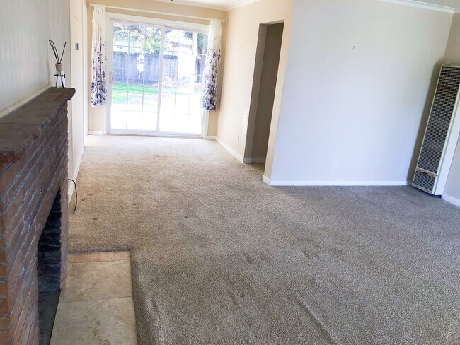 Building Photo - 3806 Casanova Dr