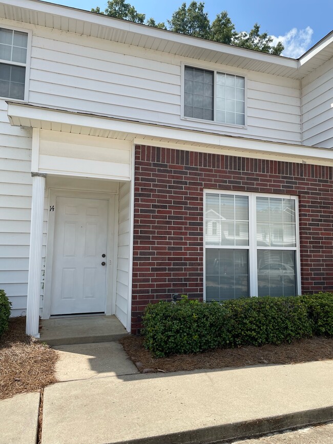 Foto del edificio - Cypress Bend Townhomes