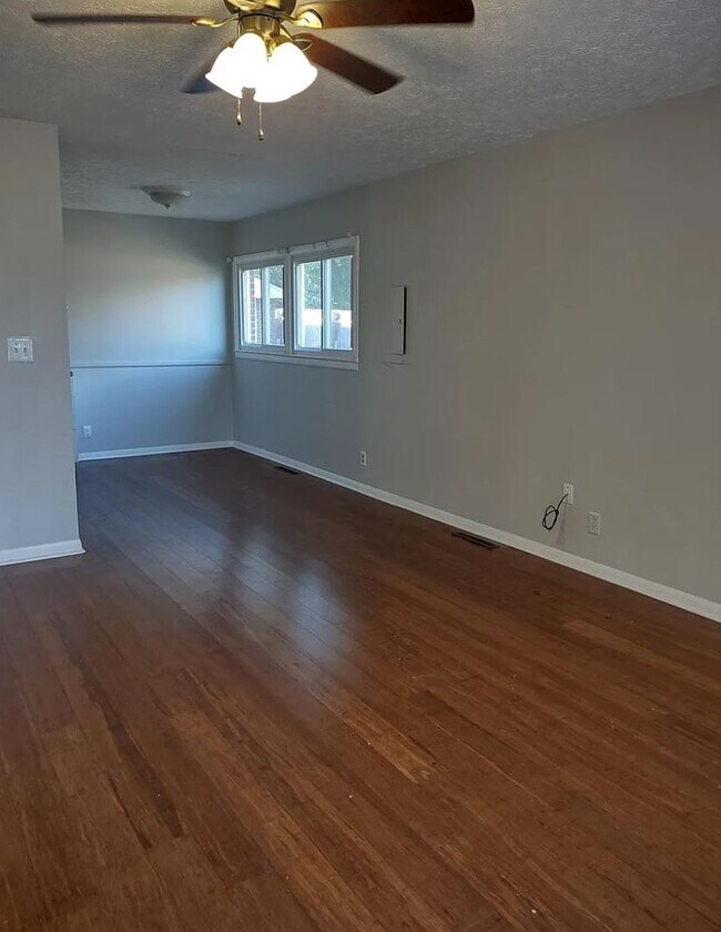 Foto del edificio - Updated 3 bedroom home located off Bardsto...
