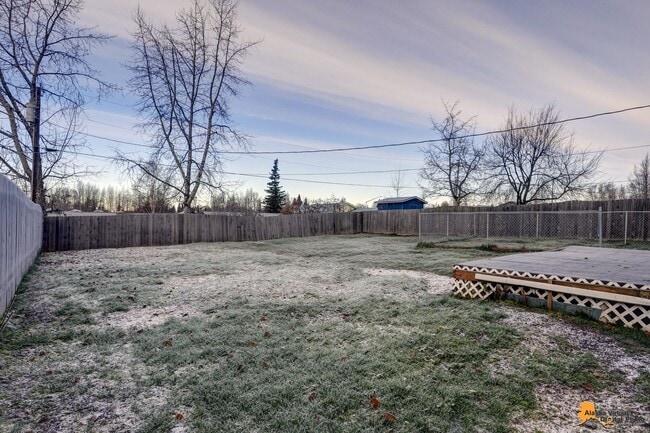 Building Photo - Cozy Abbott Loop Single Family Home w/ Gar...