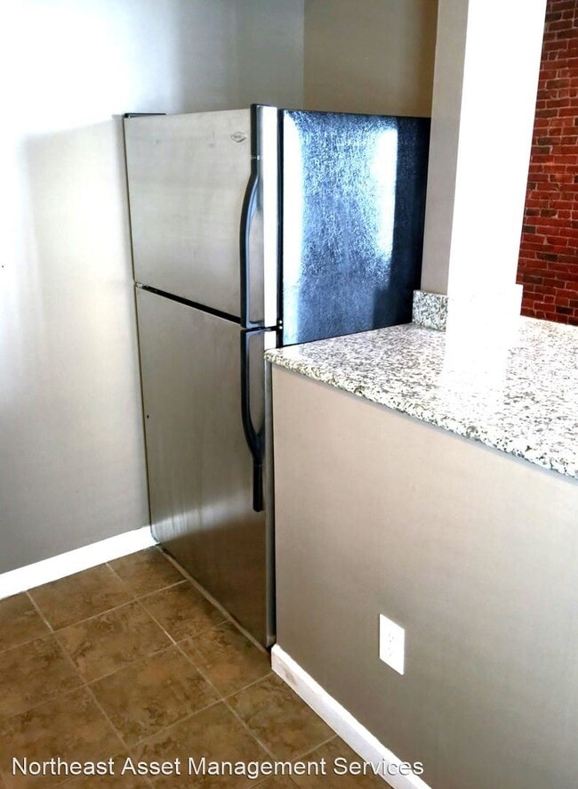 Building Photo - 1 br, 1 bath House - 137 W 9th St Unit 2
