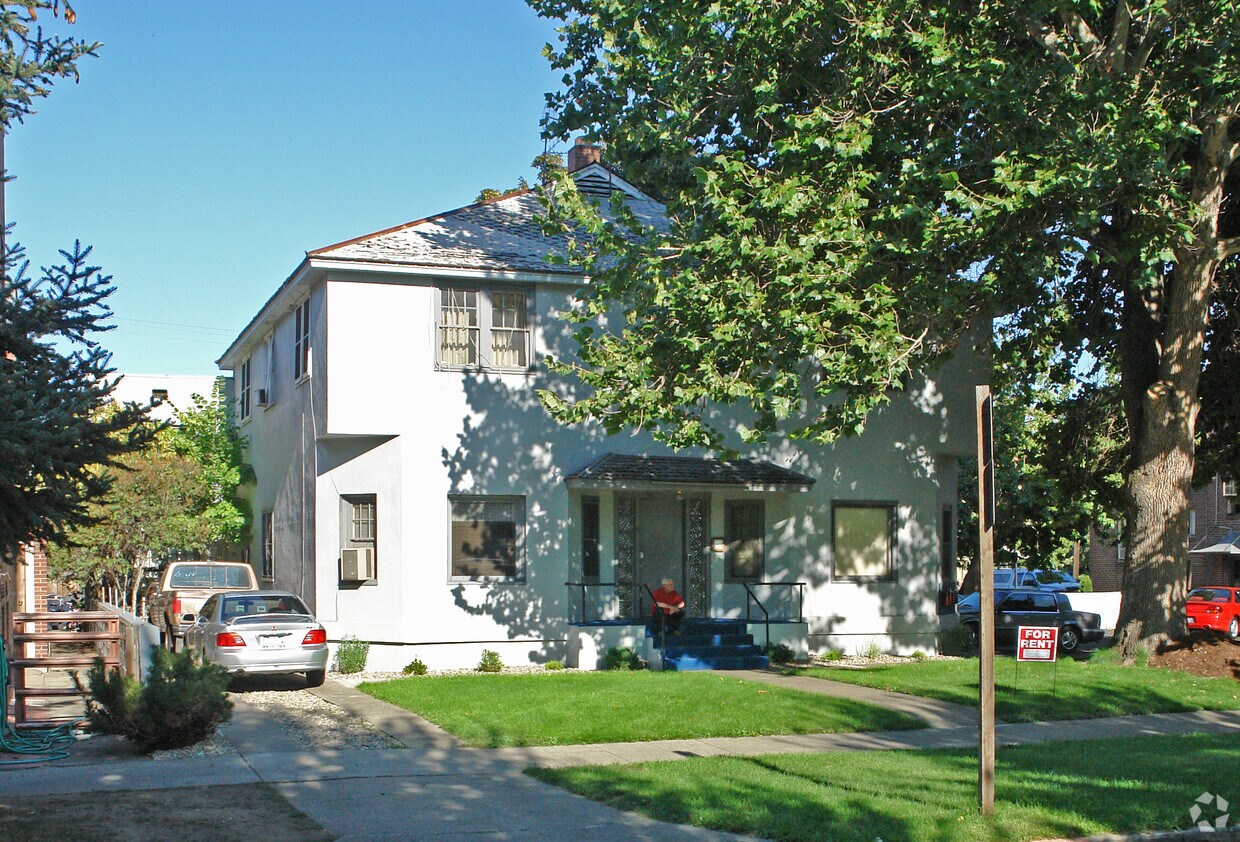 Primary Photo - 11 S Naches Ave