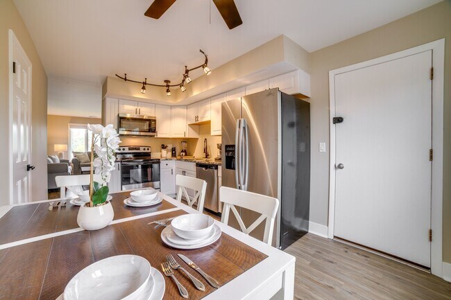 Foto del edificio - 1136 Camellia Dr