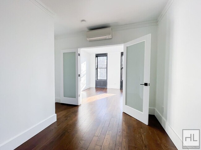 Building Photo - Carroll Gardens 2-Bed 1-Bath