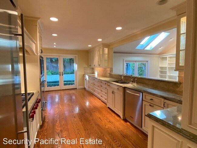 Building Photo - 4 br, 3 bath House - 31 Sugar Pine Ln