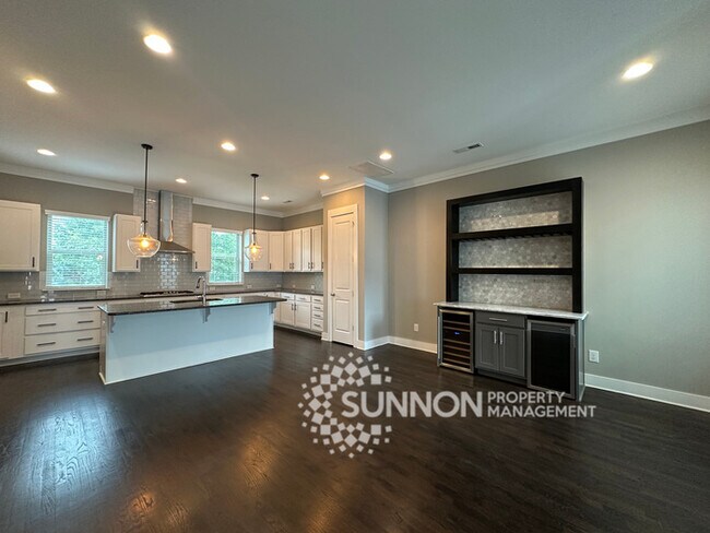 Building Photo - Beautiful 3-Story Townhome in the Heart of the Arts District