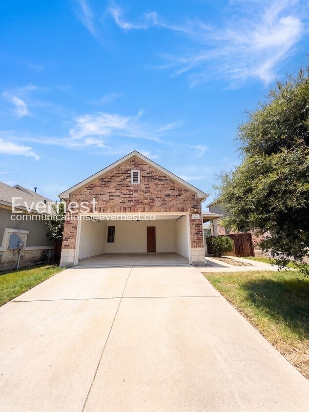 Foto del edificio - 3 Bed/2 Bath Home with Garage / Pet-Friendly / Vouchers Accepted / Coming Soon!