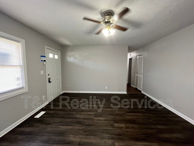 Foto del edificio - 2856 N Routiers Ave