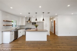 Building Photo - 6615 Farralone Ave
