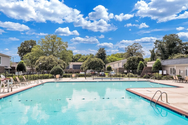 Building Photo - BayPointe Crossing