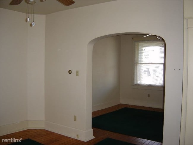 Building Photo - 2 br, 1 bath Townhome - 716 Highland Ave