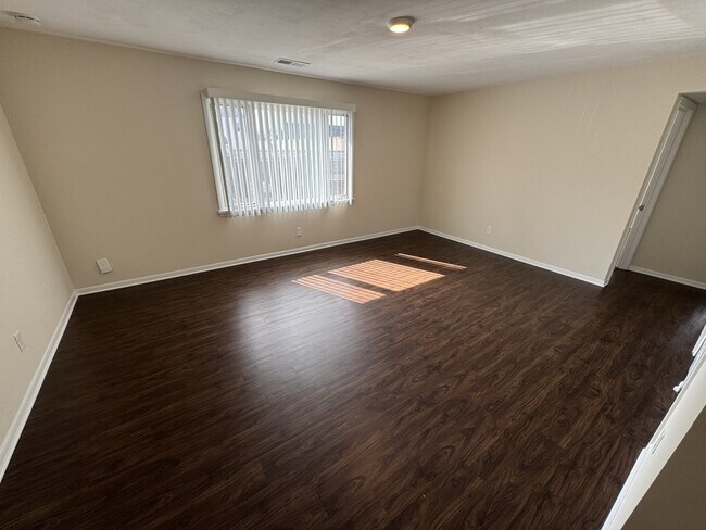 Foto del edificio - 227 N Broadway St