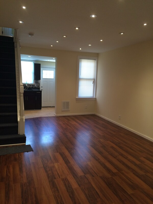 Foto del edificio - 6446 Glenmore Ave
