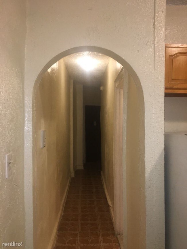Building Photo - Studio, 1 bath  - 1526 Eastern Pkwy