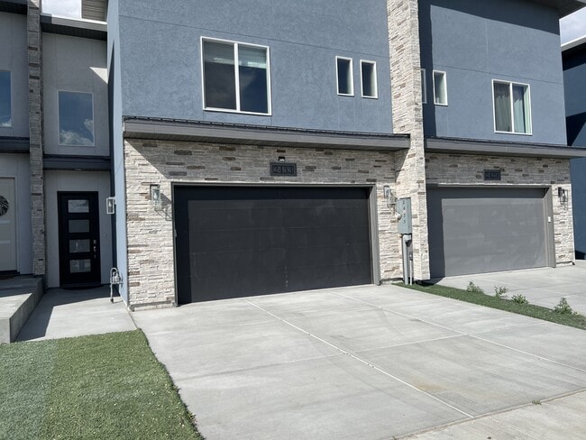 Building Photo - 2433 5th St