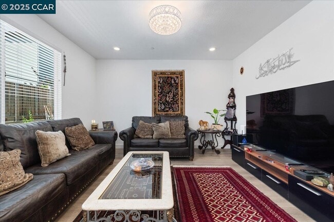 Foto del edificio - 300 Hideaway Ln