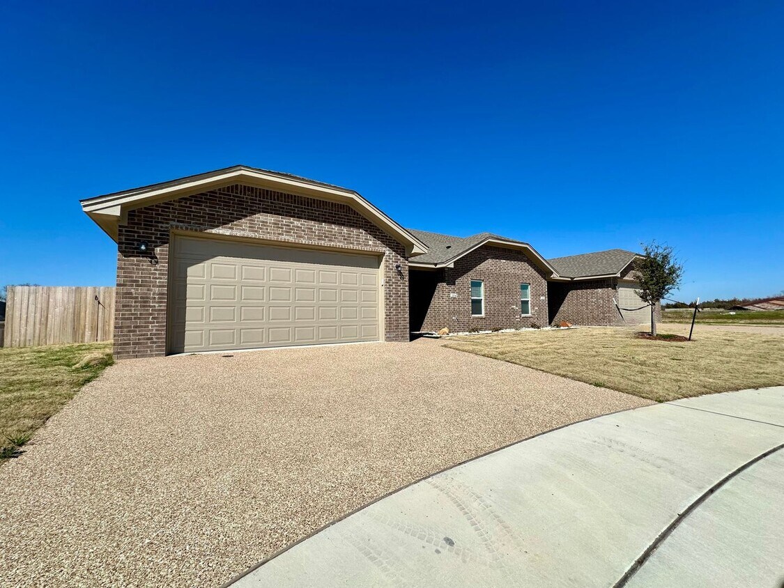 704706 Sugar Ml Unit 704, Robinson, TX 76706 Room for Rent in