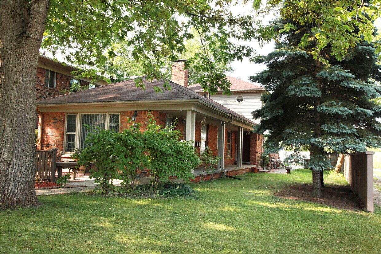 1421 W Farnum Ave Unit 1421, Royal Oak, MI 48067 Apartments in Royal