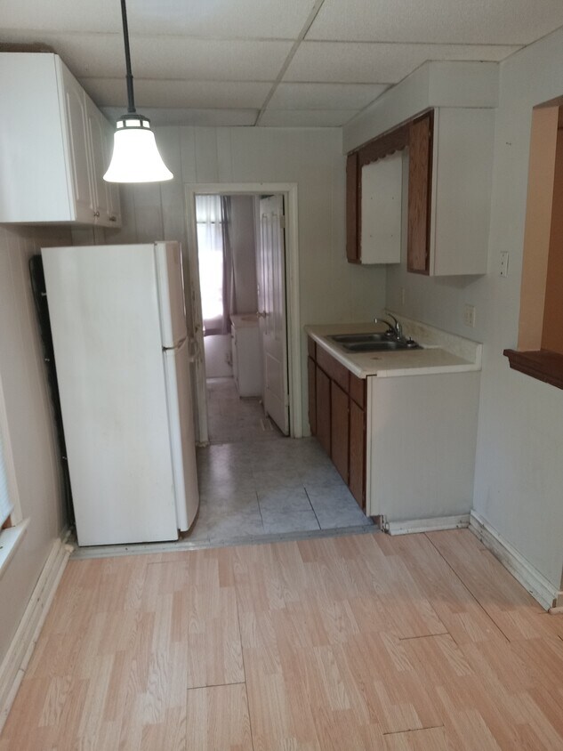 Dinning, kitchen, bathroom - 8828 E D Ave