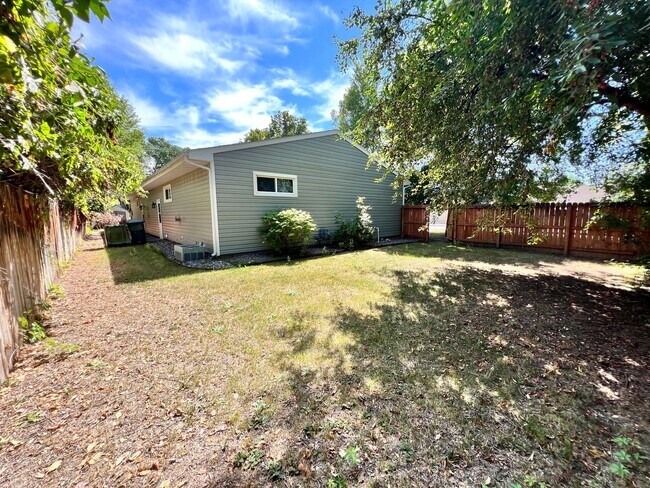 Building Photo - 3001 Boulder Ave