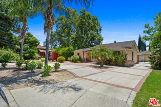 Building Photo - 15424 Camarillo St