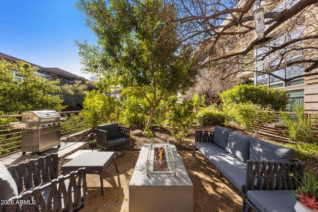 Foto del edificio - 7161 E Rancho Vista Dr