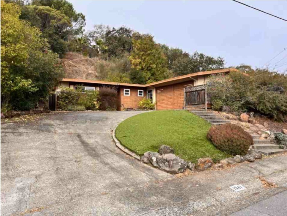 Frente - 1341 Denlyn St