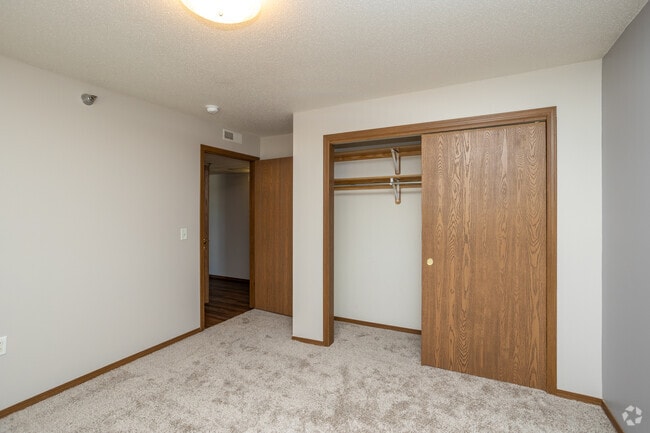 2BR, 1BA - 1020SF - Secondary Bedroom - Eastern Hills Apartments