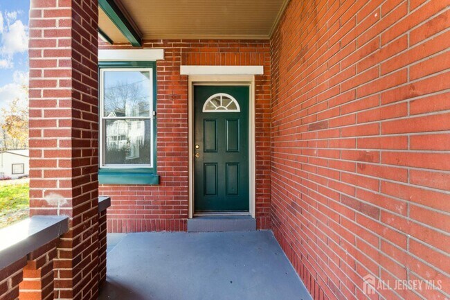 Building Photo - 786 S Main St