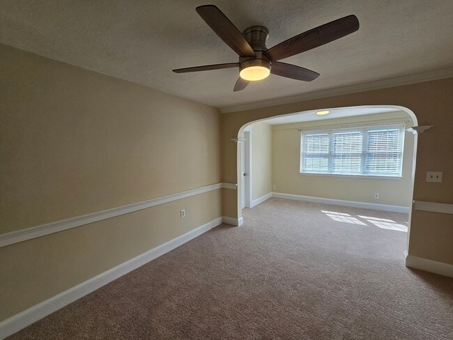 Building Photo - 288 Pleasant St