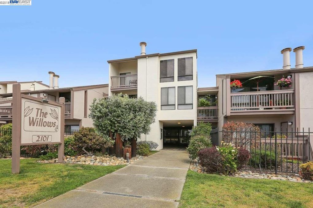 Willows Main Entrance - 2101 Shoreline Dr