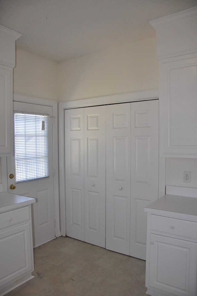 Building Photo - 625 Candlewood Dr