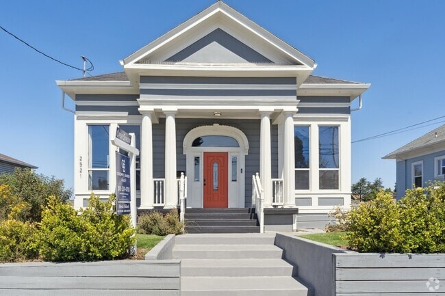 Building Photo - 2521 Grande Vista Ave