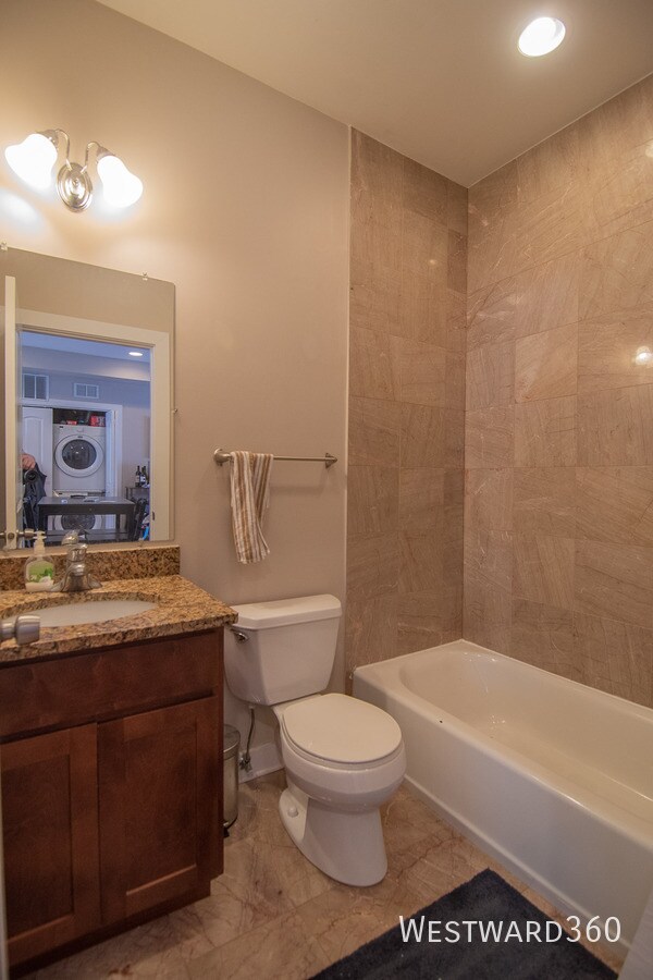Foto del edificio - 1430 N Maplewood Ave