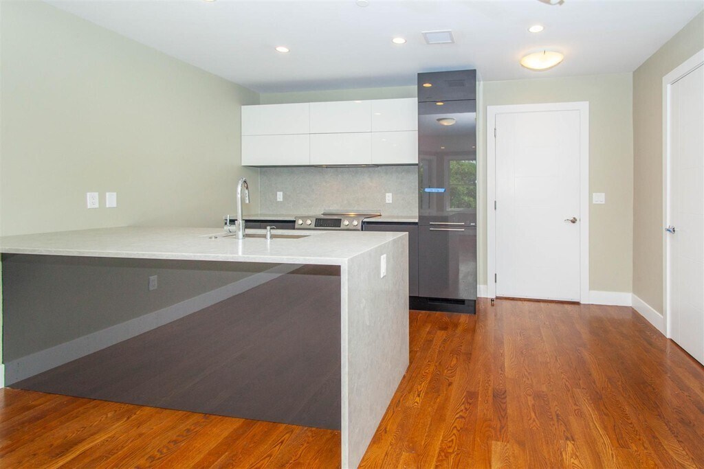 Foto principal - 900 E 2nd St