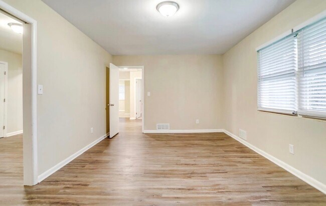 Building Photo - 2138 Springdale Rd SW