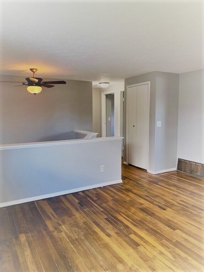 Building Photo - 5 Bedroom Large home in the Southern Pines...