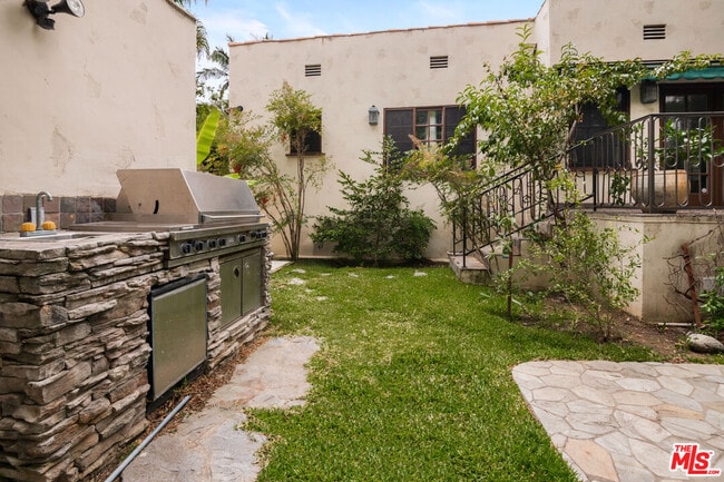 Building Photo - 312 S El Camino Dr