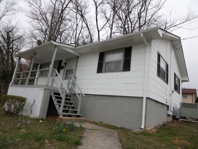 Building Photo - 102 Utah Ave