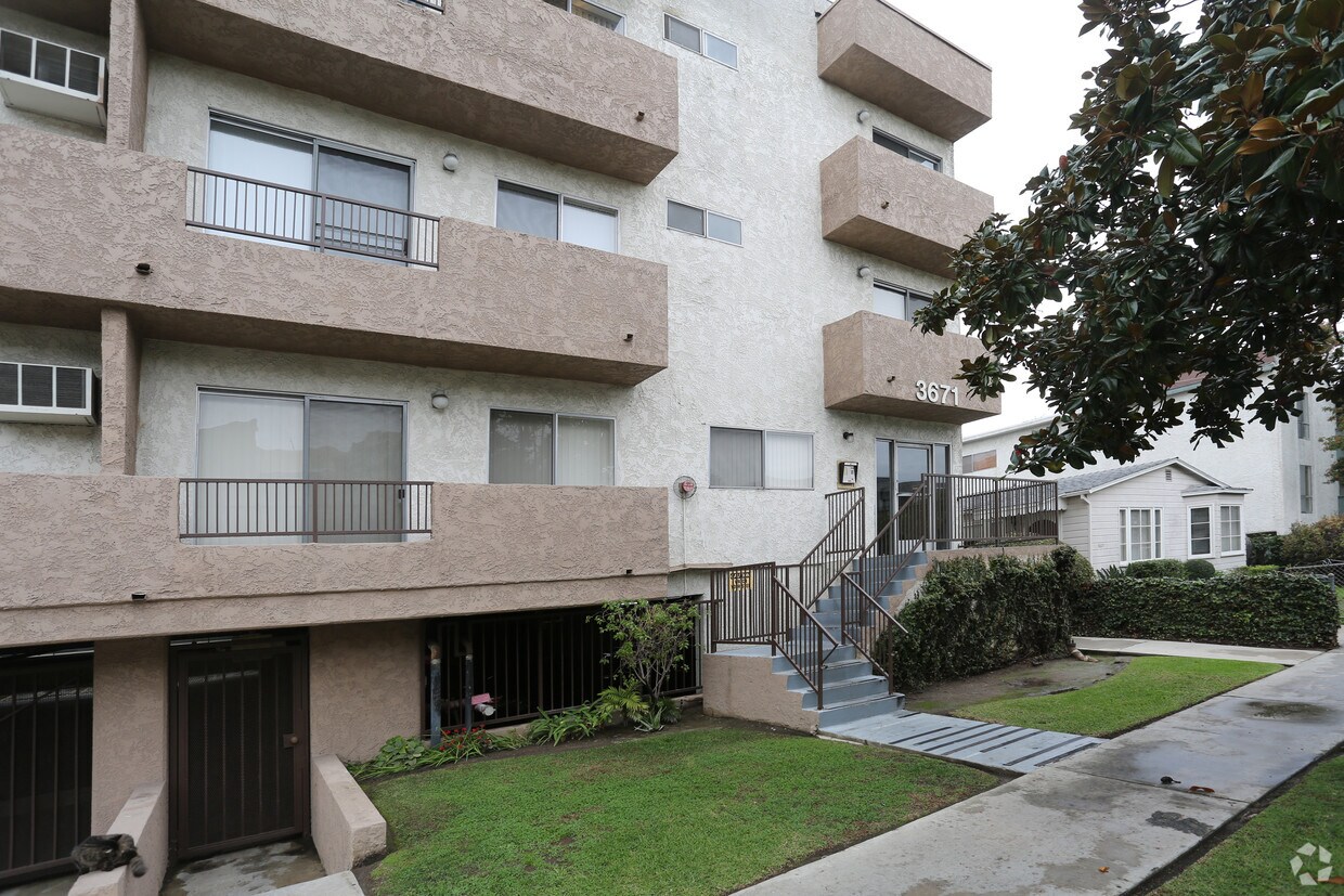 Building Photo - 3671 Glendon Ave