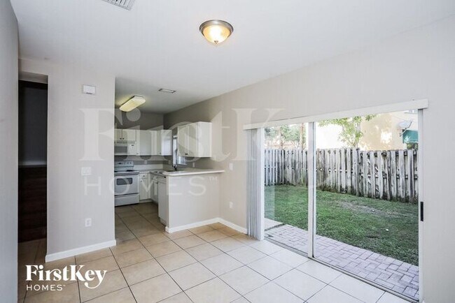 Building Photo - 2503 NE 41st Pl