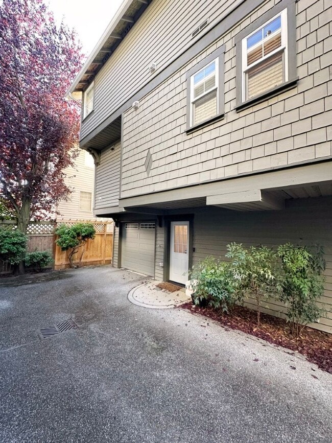 Building Photo - 8520 Stone Ave N