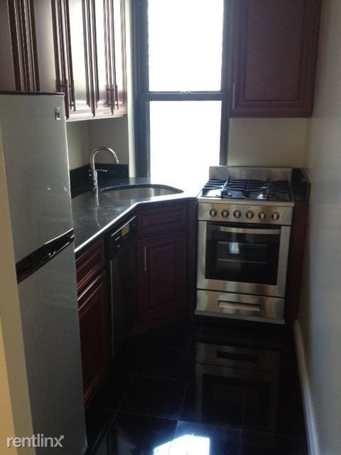 Building Photo - 155 W 48th St