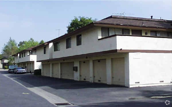 Building Photo - 23052 Village Dr